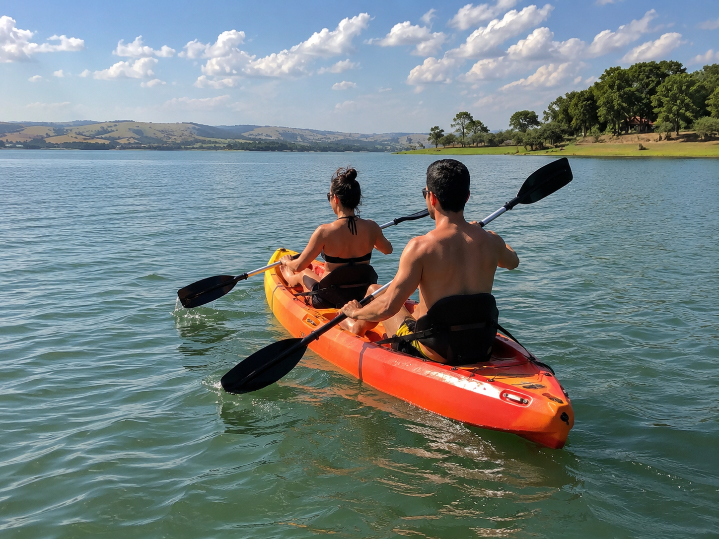 Remar é descobrir o Lago de Furnas em outro ritmo